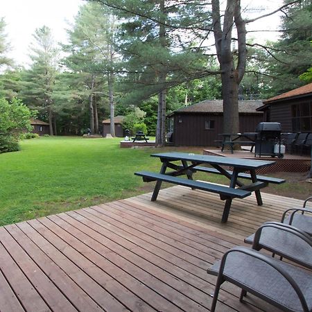 The Pines Cottage Resort Oxtongue Lake Esterno foto