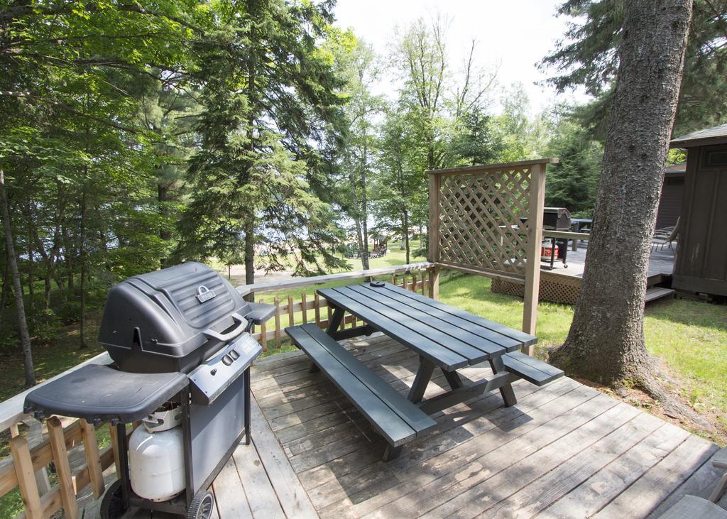 The Pines Cottage Resort Oxtongue Lake Esterno foto