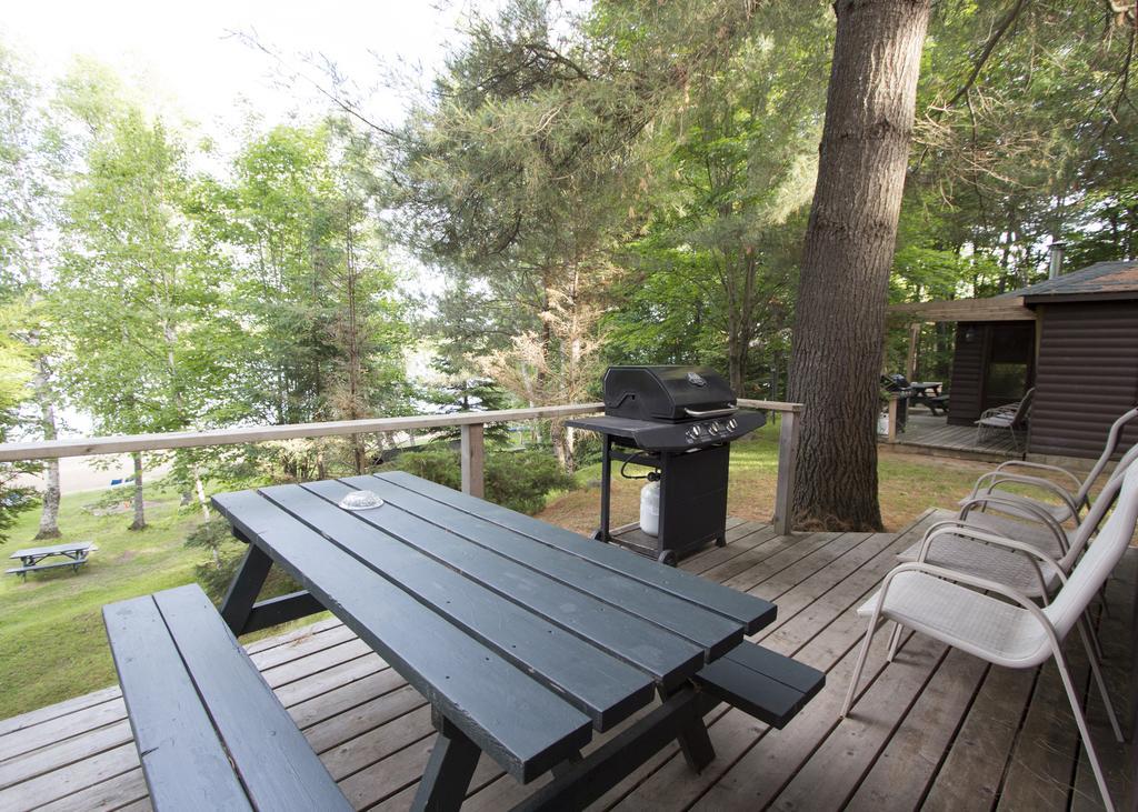 The Pines Cottage Resort Oxtongue Lake Esterno foto