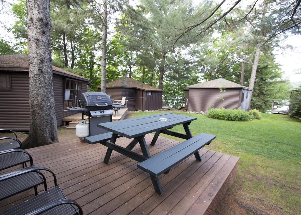 The Pines Cottage Resort Oxtongue Lake Esterno foto