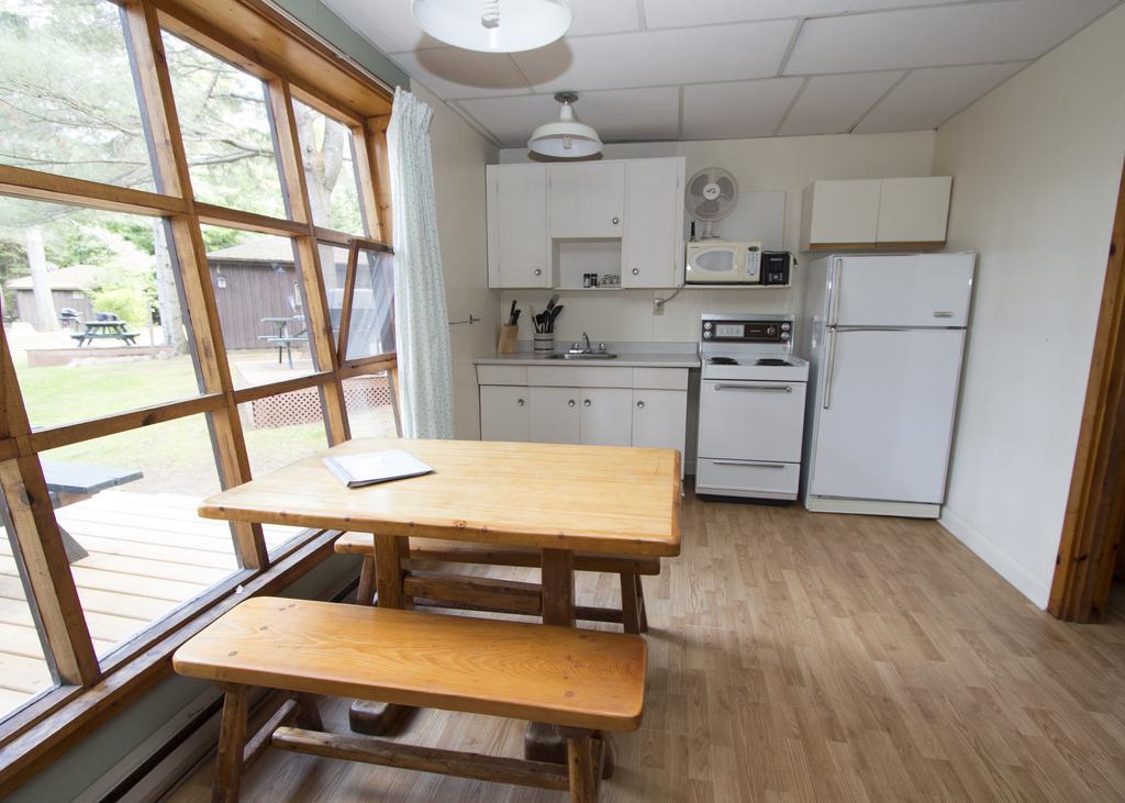 The Pines Cottage Resort Oxtongue Lake Esterno foto