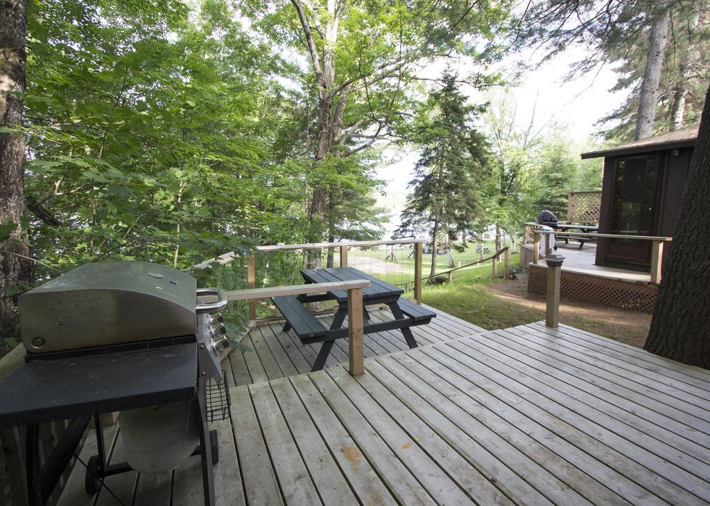 The Pines Cottage Resort Oxtongue Lake Esterno foto