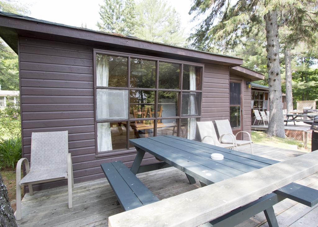 The Pines Cottage Resort Oxtongue Lake Esterno foto