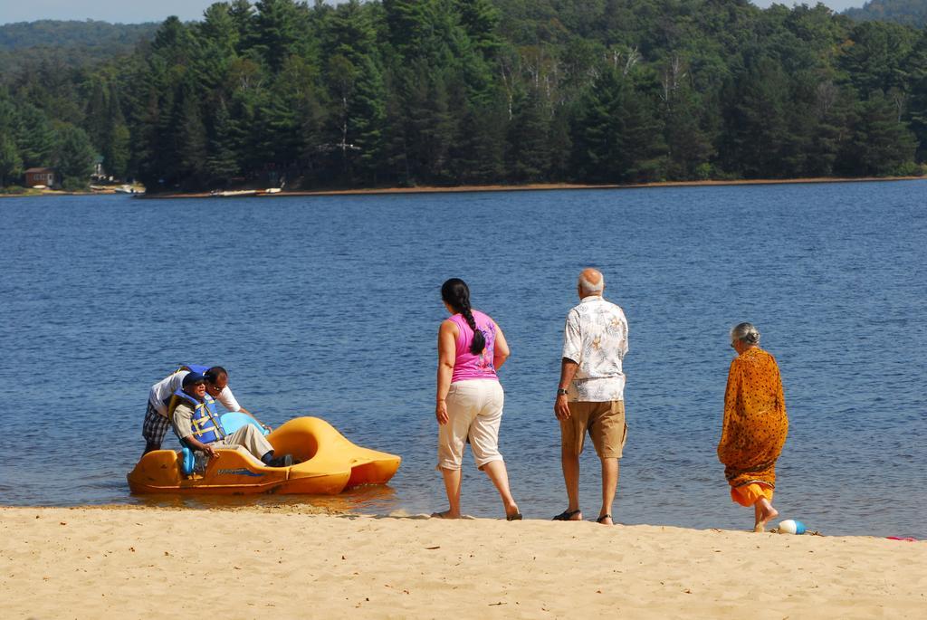 The Pines Cottage Resort Oxtongue Lake Esterno foto